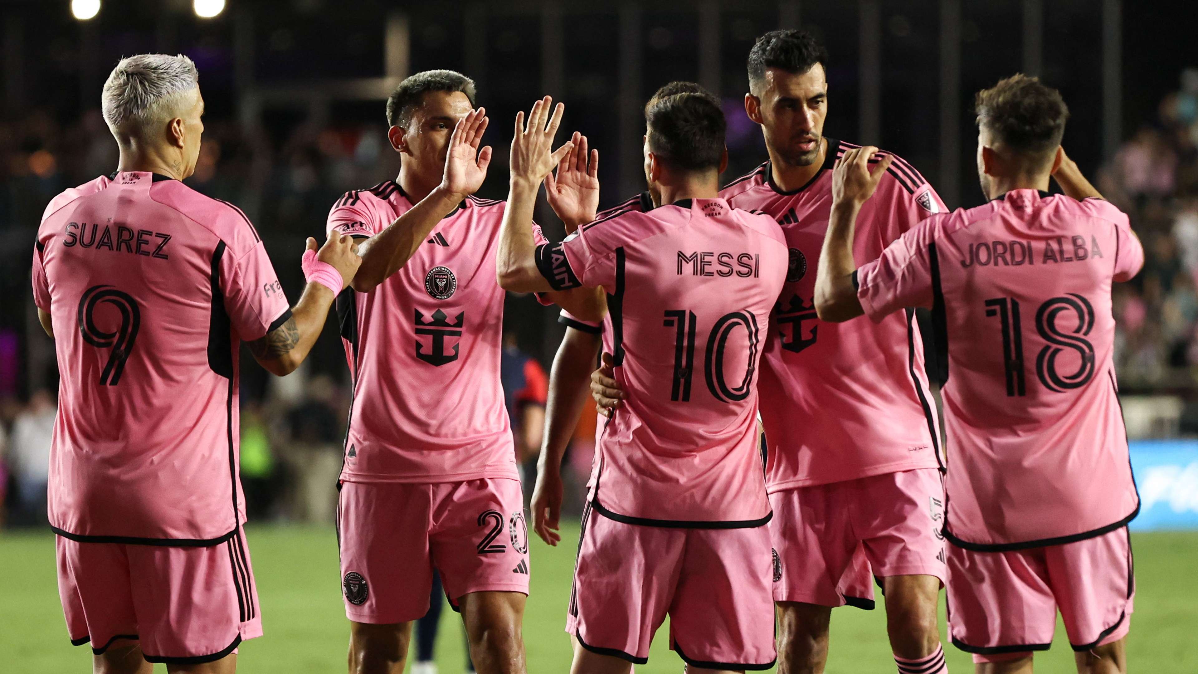 但橫亙在他 但橫亙在他